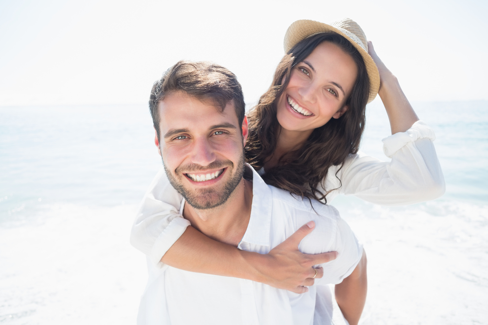Happy,Couple,Smiling,At,The,Beach