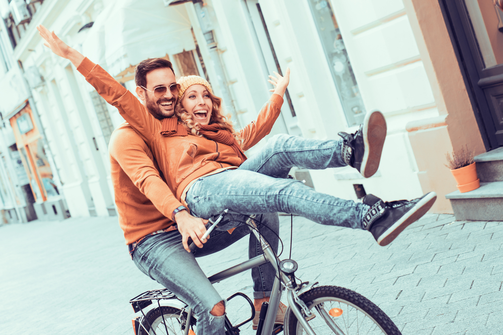 Young,Couple,Having,Fun,In,The,City.happy,Young,Couple,Going